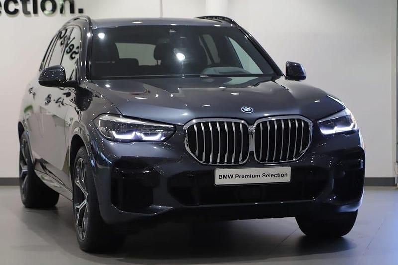 Grå Begagnad 2022 BMW X5 M Sport SUV | 589 000 kr - Bild 1/3