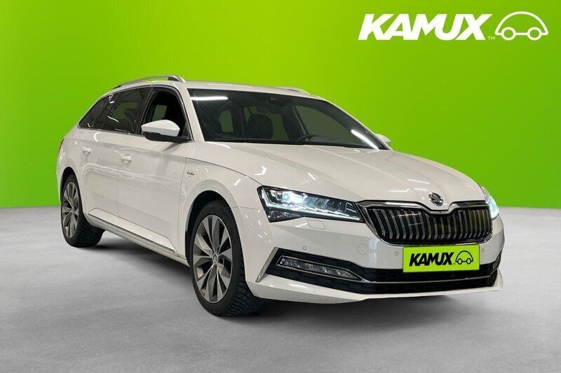 Vit Begagnad 2021 Skoda Superb LAURIN & KLEMENT Kombi | 239 700 kr (Bra pris) - Bild 1/4