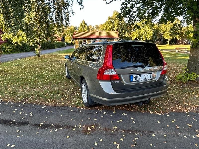 Grön Begagnad 2010 Volvo V70 Summum Kombi | 47 500 kr (Superpris) - Bild 1/4