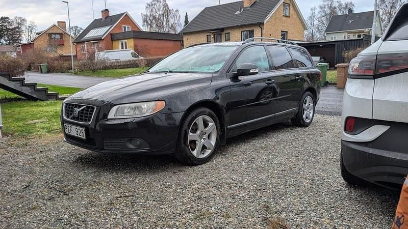 Svart Begagnad 2009 Volvo V70 Kombi | 41 000 kr (Bra pris) - Bild 1/4