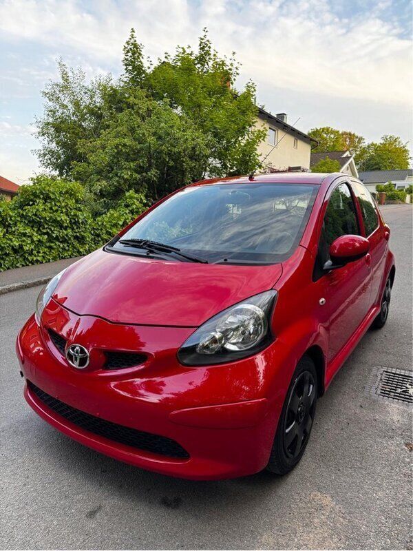 Röd Begagnad 2007 Toyota Aygo Halvkombi | 65 000 kr (Lite dyr) - Bild 1/4