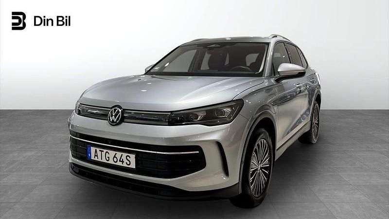 Silver Begagnad 2024 VW Tiguan Life SUV | 459 900 kr (Dyr) - Bild 1/4