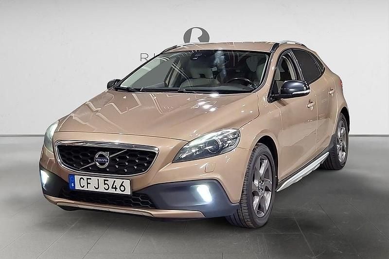 Brun Begagnad 2014 Volvo V40 Summum Halvkombi | 99 900 kr (Bra pris) - Bild 1/3