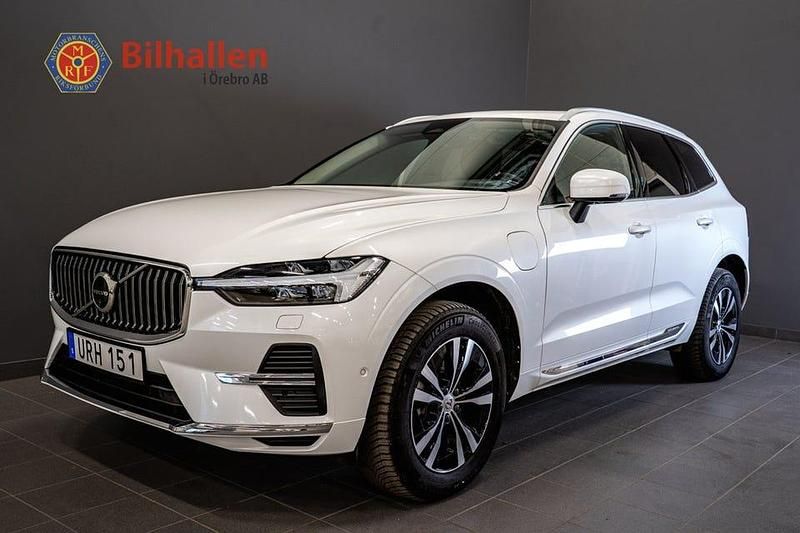 Vit Begagnad 2023 Volvo XC60 Core SUV | 449 000 kr (Marknadspris) - Bild 1/4