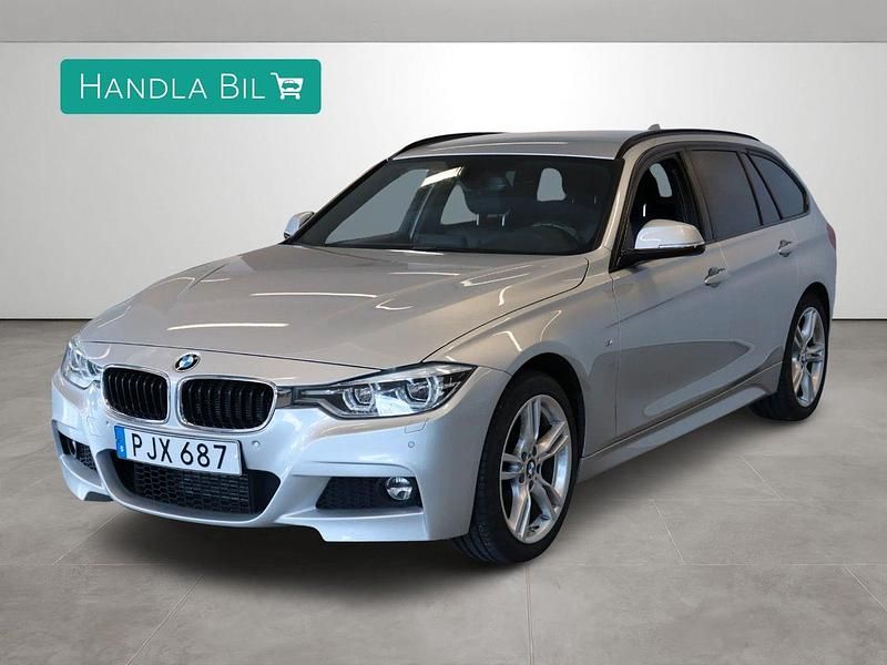 Silver Begagnad 2018 BMW 320 M Sport Kombi | 239 900 kr (Marknadspris) - Bild 1/4