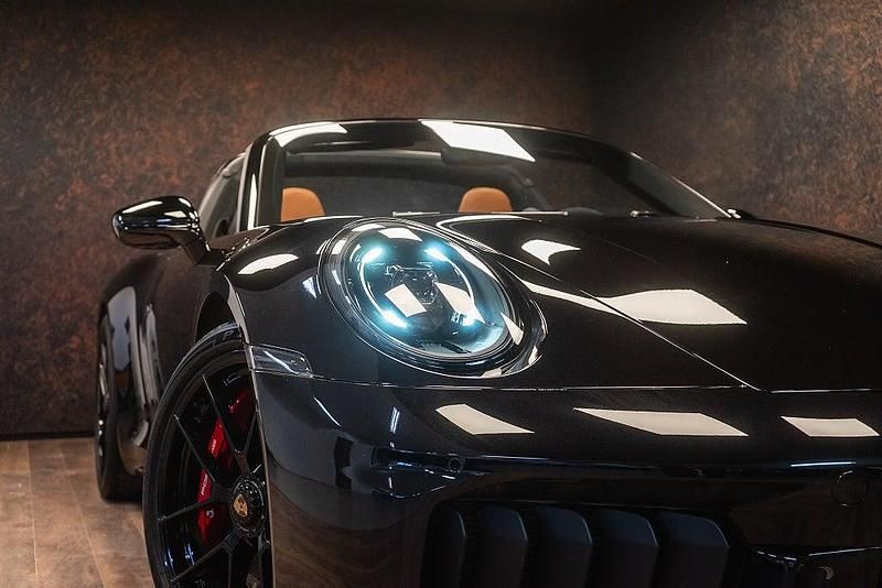 Begagnad Porsche 911 398 HK (292 kW) 2026 Svart