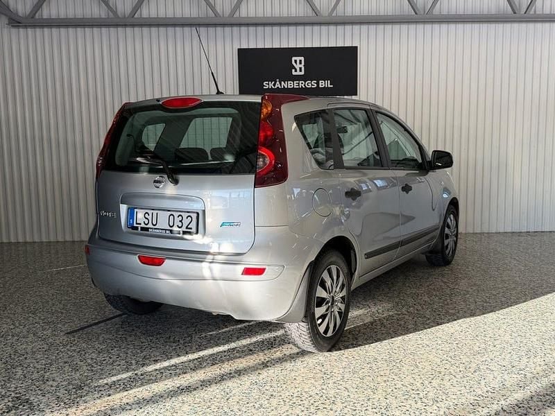 Begagnad Nissan Note 90 HK (66 kW) 2011 Silver Halvkombi