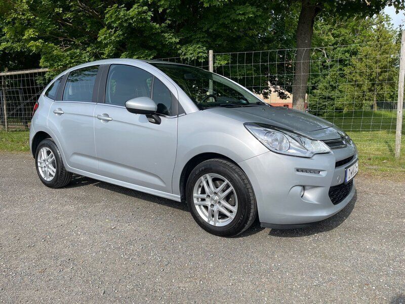Silver Begagnad 2016 Citroën C3 PureTech Halvkombi | 84 000 kr (Marknadspris) - Bild 1/4