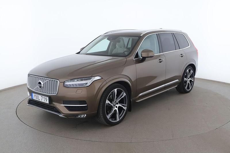 Brun Begagnad 2017 Volvo XC90 Inscription SUV | 348 000 kr (Marknadspris) - Bild 1/4
