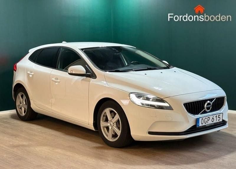Begagnad Volvo V40 Kinetic 120 HK (88 kW) 2016 Vit Kombi