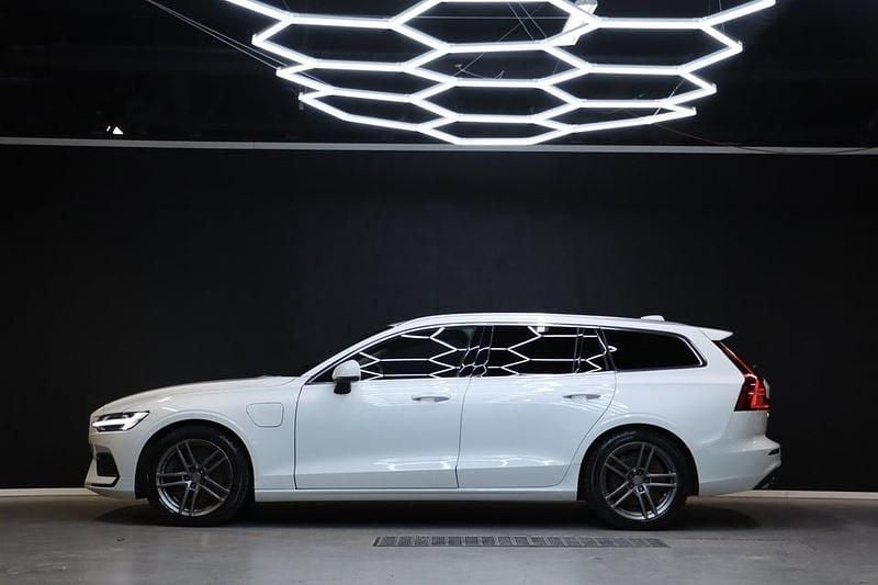 Begagnad Volvo V60 350 HK (257 kW) 2022 Vit Kombi