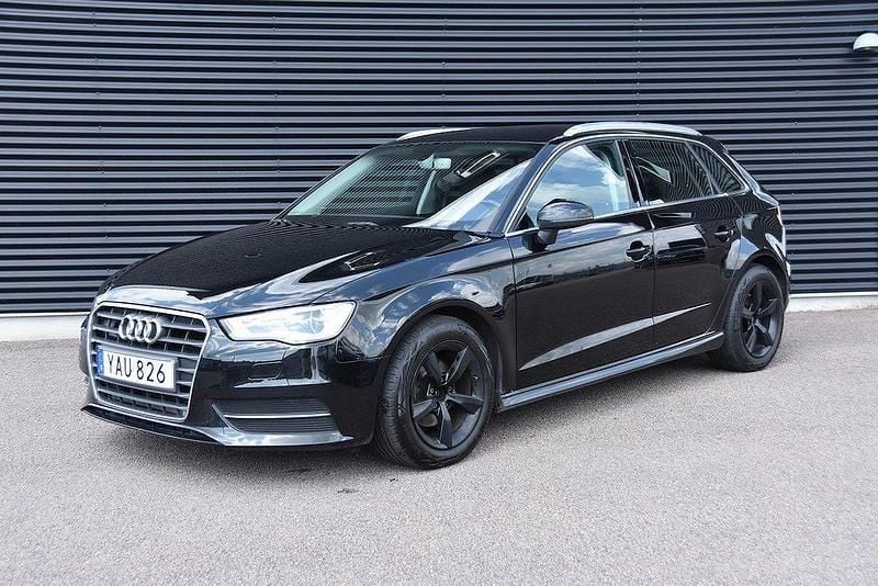 Svart Begagnad 2015 Audi A3 Sportback Attraction Halvkombi | 99 900 kr (Marknadspris) - Bild 1/4