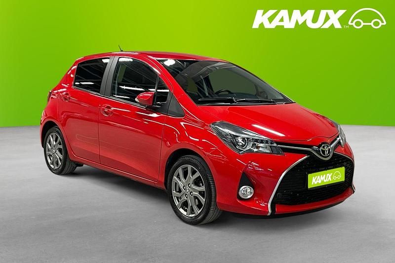 Röd Begagnad 2016 Toyota Yaris Style Halvkombi | 124 700 kr (Marknadspris) - Bild 1/4