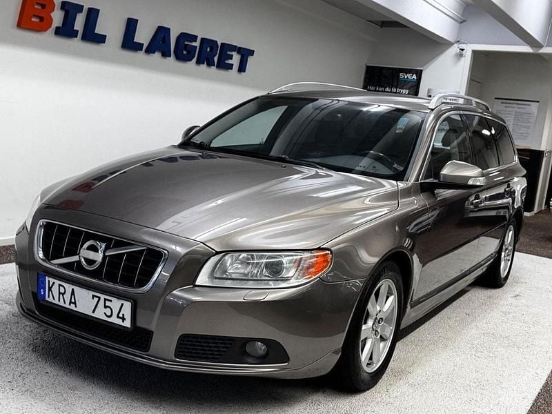 Grå Begagnad 2010 Volvo V70 Summum Kombi | 69 900 kr (Lite dyr) - Bild 1/4