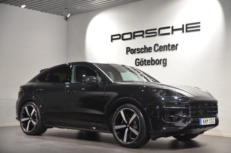Svart (black) Begagnad 2025 Porsche Cayenne S E-Hybrid SUV | 1 499 000 kr (Bra pris) - Bild 1/4