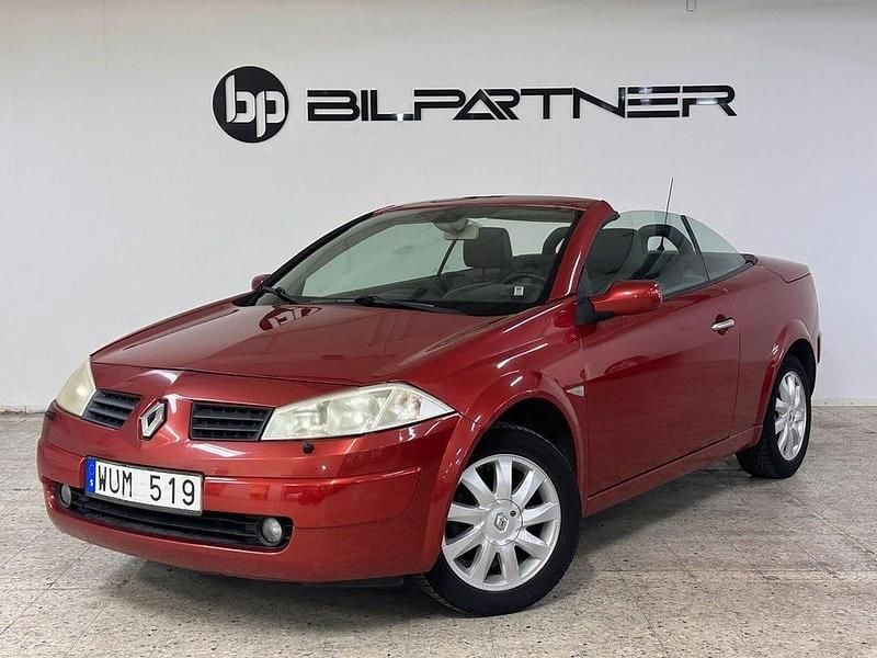 Röd Begagnad 2005 Renault Mégane Cabriolet Cab | 39 900 kr (Marknadspris) - Bild 1/4