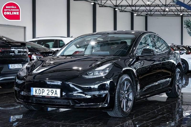 Svart Begagnad 2022 Tesla Model 3 Long Range AWD Sedan | 309 500 kr (Bra pris) - Bild 1/4