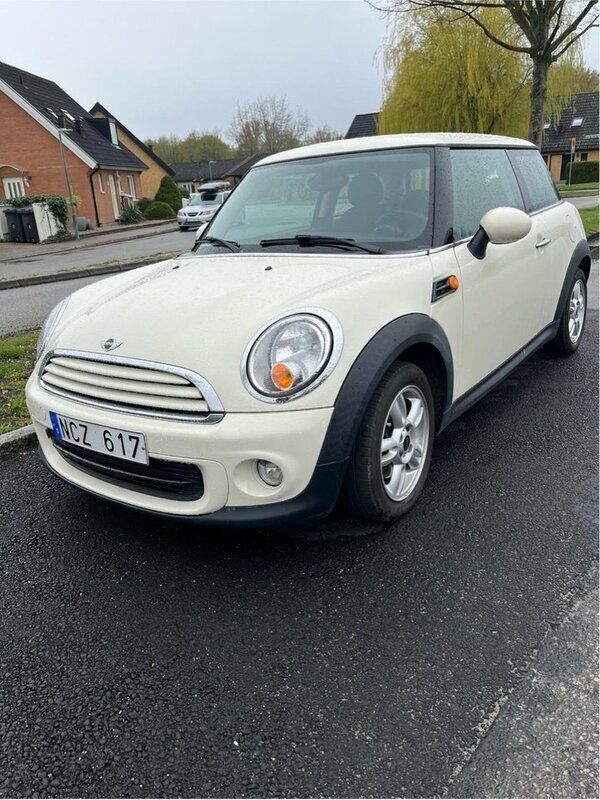 Vit Begagnad 2013 Mini ONE Salt Halvkombi | 59 500 kr (Bra pris) - Bild 1/4