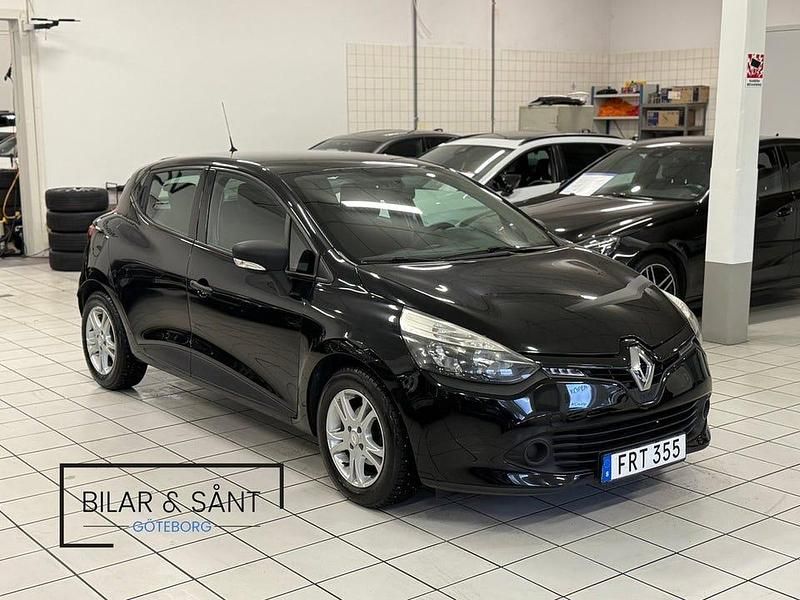 Svart Begagnad 2015 Renault Clio IV Halvkombi | 82 900 kr (Marknadspris) - Bild 1/4