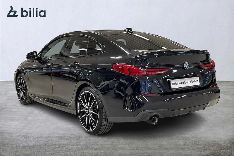 Begagnad BMW 218 M Sport 136 HK (100 kW) 2022 Saphire svart metallic Sportkupé