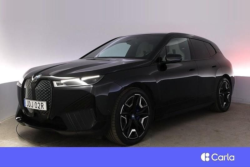 Svart Begagnad 2023 BMW iX Sport Line SUV | 617 900 kr (Marknadspris) - Bild 1/3