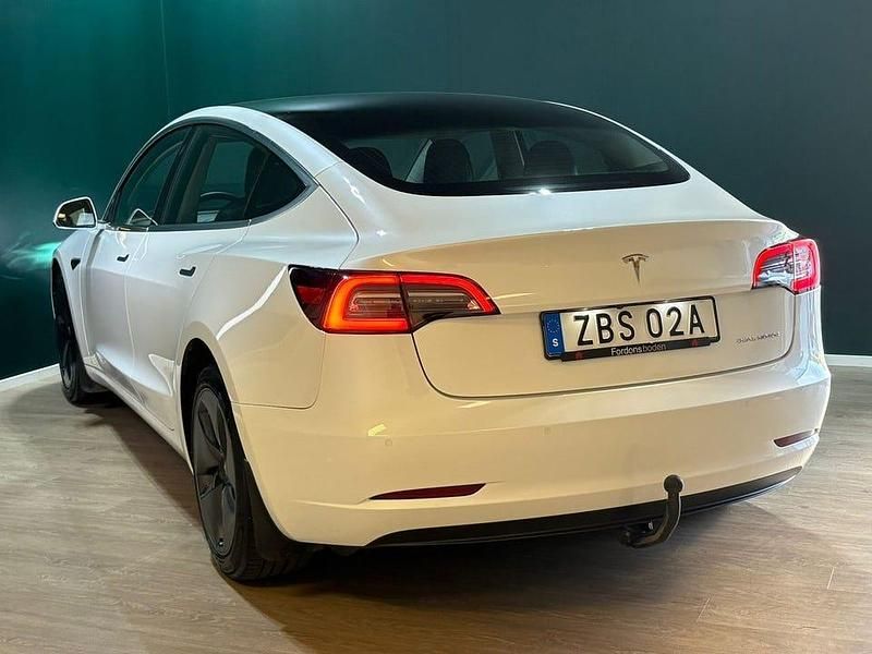 Begagnad Tesla Model 3 Long Range AWD 366 kW (498 HK) 2019 Vit Sedan