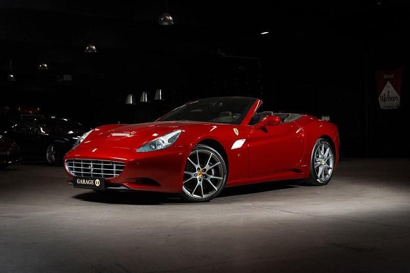 Begagnad 2014 Ferrari California Cab | 1 199 000 kr - Bild 1/4