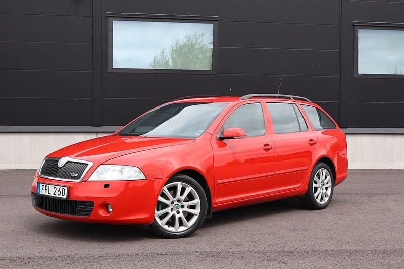 Röd Begagnad 2006 Skoda Octavia Sport Kombi | 39 900 kr (Marknadspris) - Bild 1/4