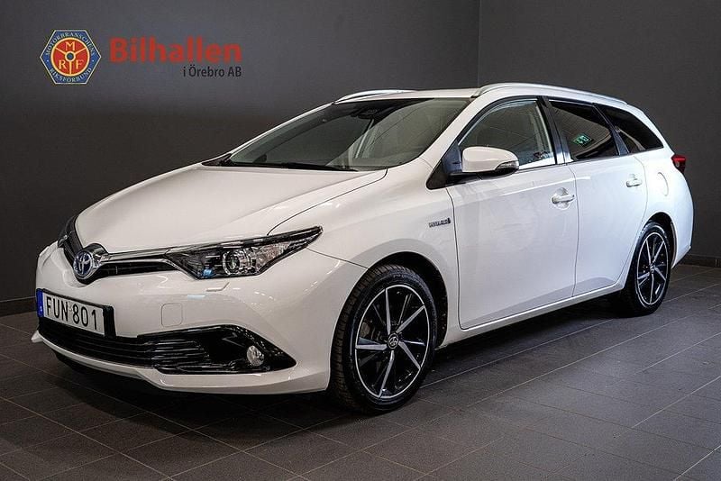 Vit Begagnad 2016 Toyota Auris Touring Sports Kombi | 179 900 kr (Marknadspris) - Bild 1/4