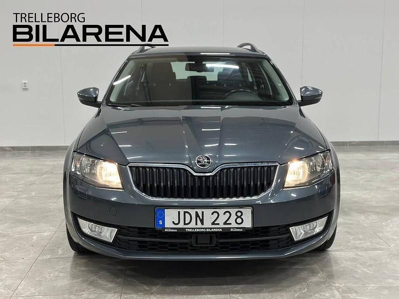 Begagnad Skoda Octavia Ambition 110 HK (80 kW) 2015 Grå Halvkombi