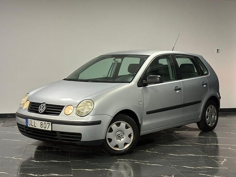 Begagnad VW Polo 75 HK (55 kW) 2003 Silver Halvkombi