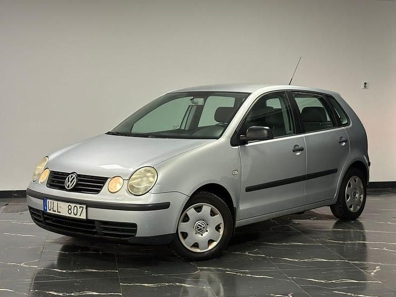 Silver Begagnad 2003 VW Polo Halvkombi | 39 900 kr (Dyr) - Bild 1/4