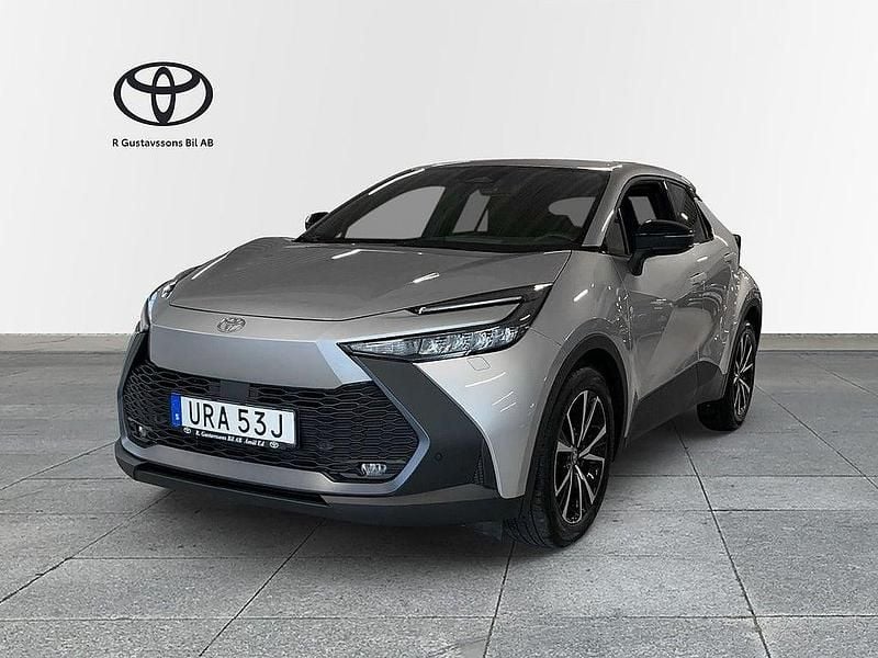 Silver Begagnad 2023 Toyota C-HR Style SUV | 339 900 kr (Lite dyr) - Bild 1/4