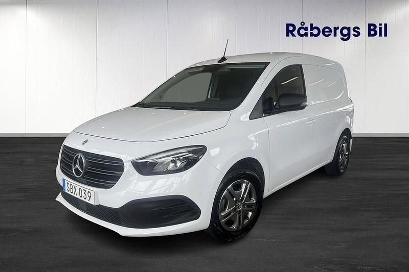 Vit (arktisk vit) Begagnad 2023 Mercedes Citan 110 Van | 262 250 kr (Marknadspris) - Bild 1/4