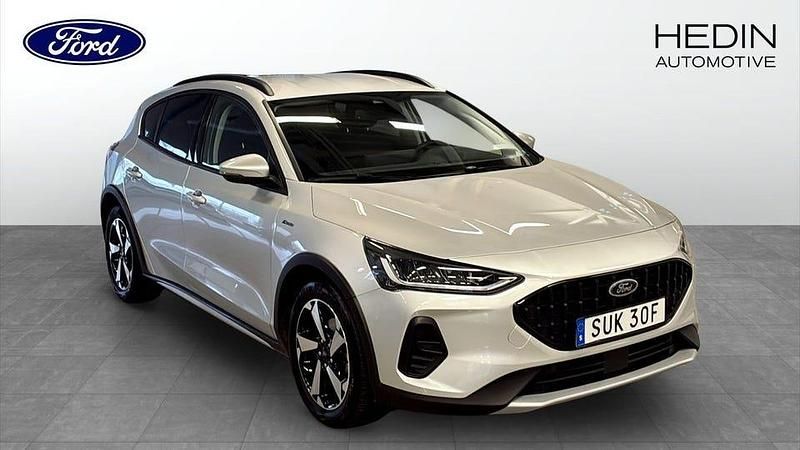 Silver Begagnad 2023 Ford Focus Active Halvkombi | 199 900 kr - Bild 1/4