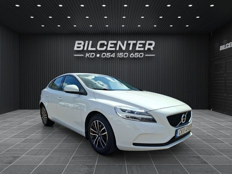 Vit Begagnad 2016 Volvo V40 Momentum Kombi | 129 900 kr (Marknadspris) - Bild 1/4