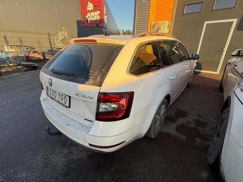 Begagnad Skoda Octavia 130 HK (95 kW) 2020 Vit färg Kombi