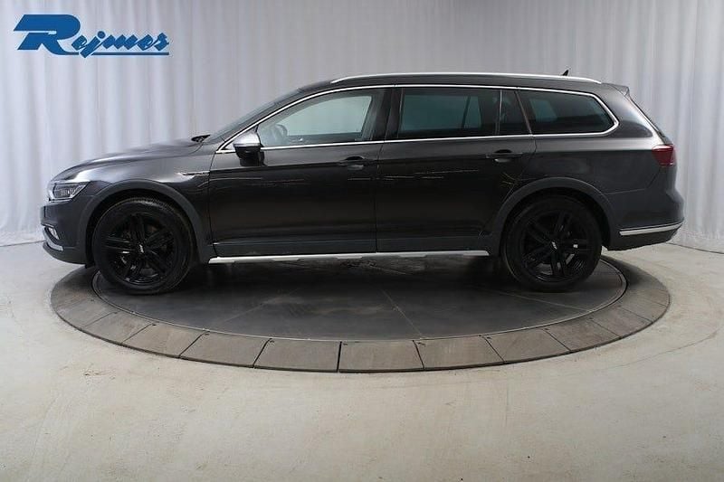 Begagnad VW Passat Alltrack 200 HK (147 kW) 2023 Mörkgrå Kombi