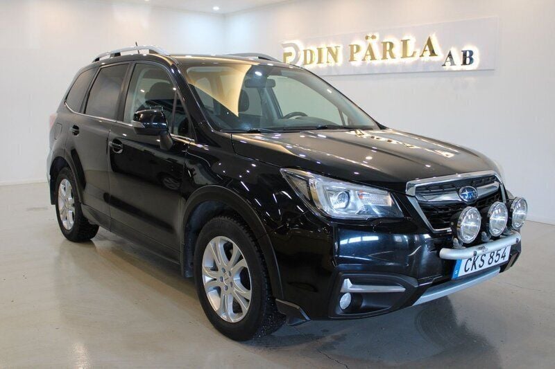 Svart Begagnad 2017 Subaru Forester SUV | 99 900 kr (Dyr) - Bild 1/4