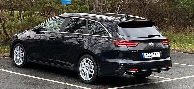 Svart Begagnad 2019 Kia Ceed Sportswagon GT-Line Kombi | 155 000 kr (Marknadspris) - Bild 1/2