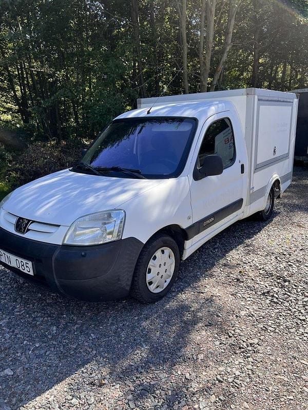 Vit Begagnad 2007 Peugeot Partner Minibuss | 22 900 kr (Lite dyr) - Bild 1/3