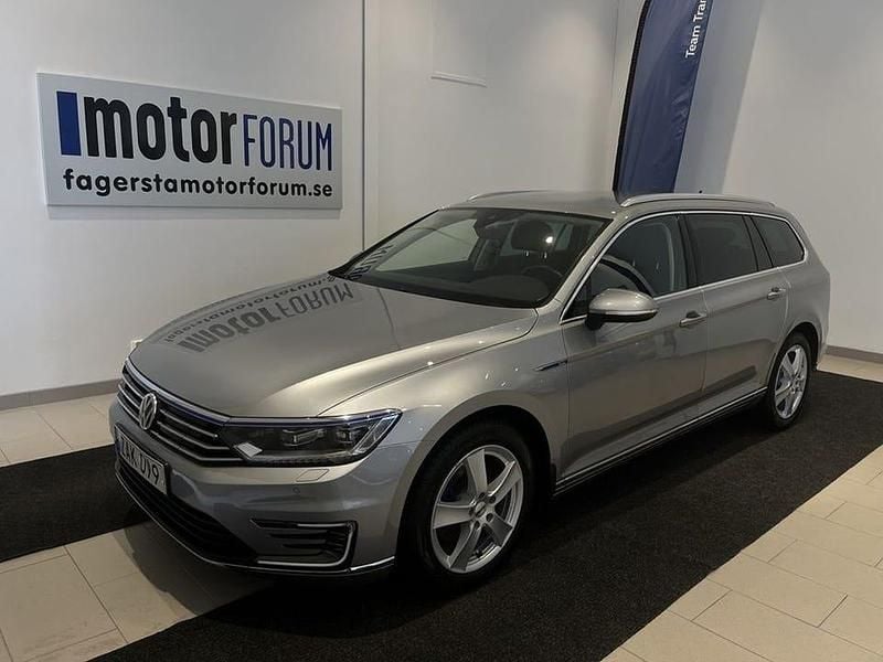 Begagnad VW Passat GTE 220 HK (161 kW) 2018 Silver Kombi