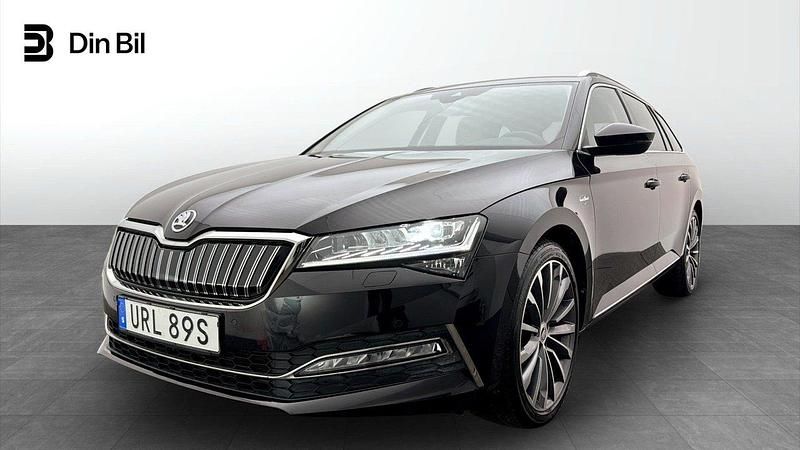 Svart (black magic pärleffekt me) Begagnad 2023 Skoda Superb Business Line Kombi | 384 900 kr (Lite dyr) - Bild 1/4