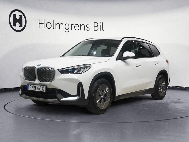 Okänd Begagnad 2024 BMW iX1 Shadowline SUV | 599 500 kr (Dyr) - Bild 1/4