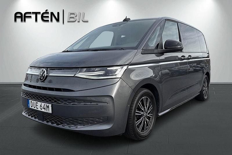Grå Begagnad 2022 VW Multivan Style Minibuss | 489 700 kr (Bra pris) - Bild 1/3