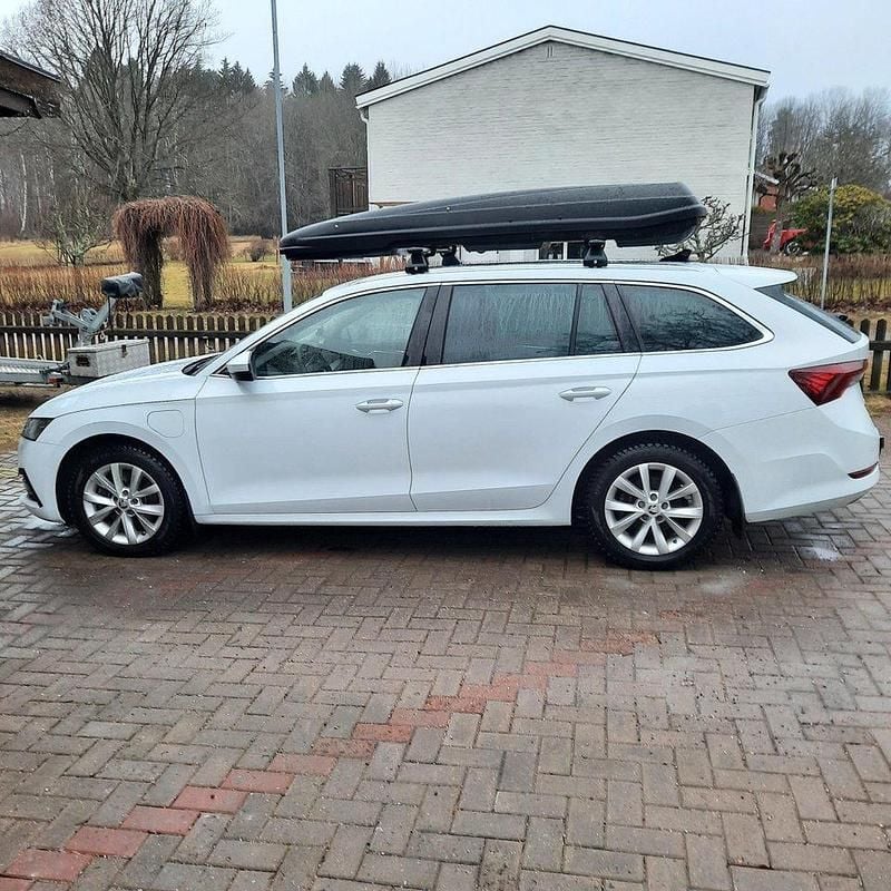 Vit Begagnad 2021 Skoda Octavia Style Kombi | 250 000 kr (Bra pris) - Bild 1/4