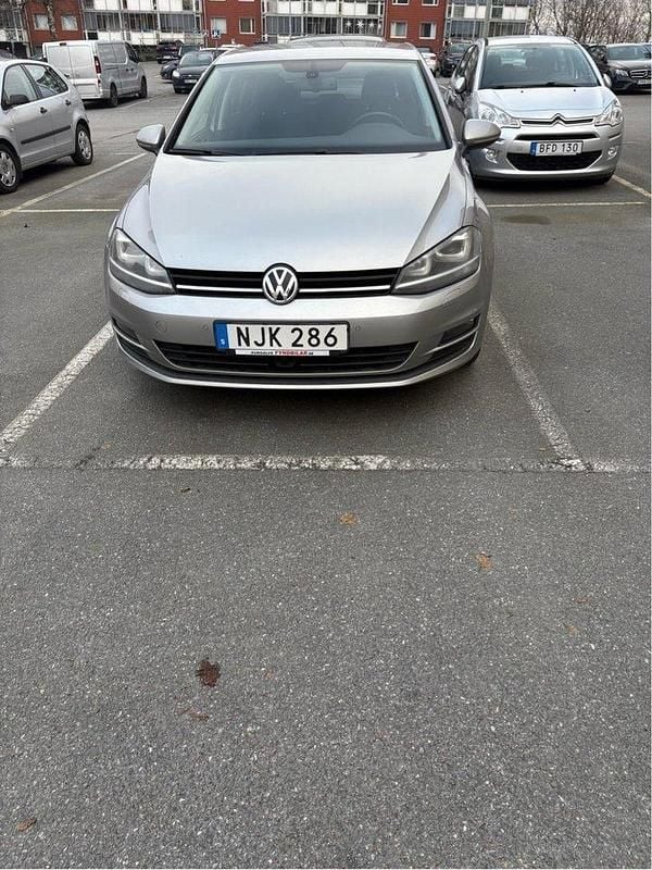 Silver Begagnad 2014 VW Golf VII Halvkombi | 144 000 kr (Marknadspris) - Bild 1/3