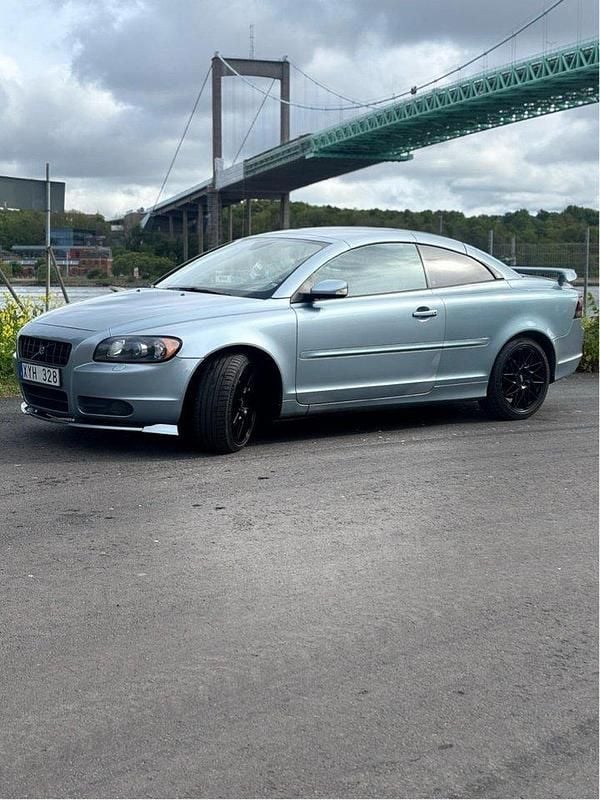 Blå Begagnad 2006 Volvo C70 Summum Cab | 54 900 kr (Marknadspris) - Bild 1/4