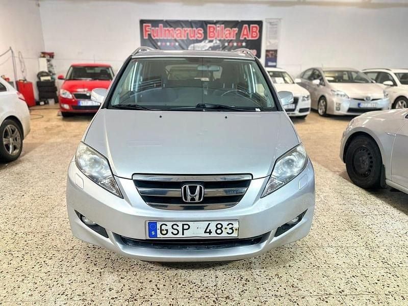 Begagnad Honda FR-V 140 HK (102 kW) 2007 Silver Minibuss