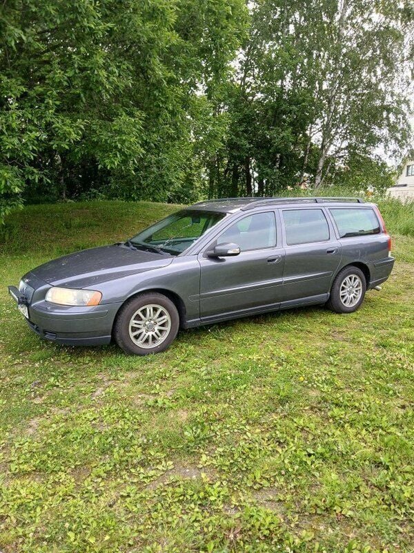 Grå Begagnad 2007 Volvo V70 Kinetic Kombi | 30 000 kr (Marknadspris) - Bild 1/4